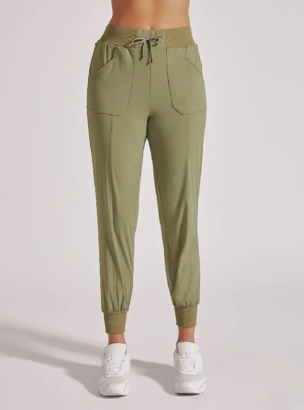 Stylish Looks Mastermind Jogger In Burnt Olive