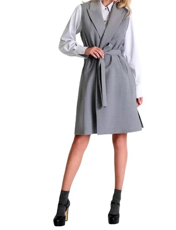 Premium Fabrics Contemporary Long Sleeveless Jacket In Gris