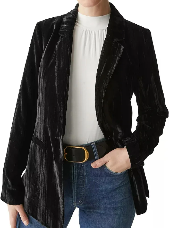 Fashion Forward Darby Longline Blazer In Crinkle Velvet In Black