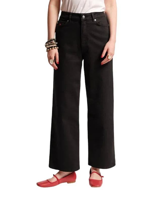 Versatile Wardrobe Essentials Ace Jean Stretch Denim In Black