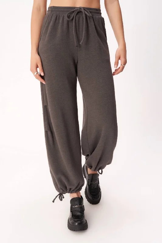 Chic Styles On The Rise Parachute Pant In Vintage Black